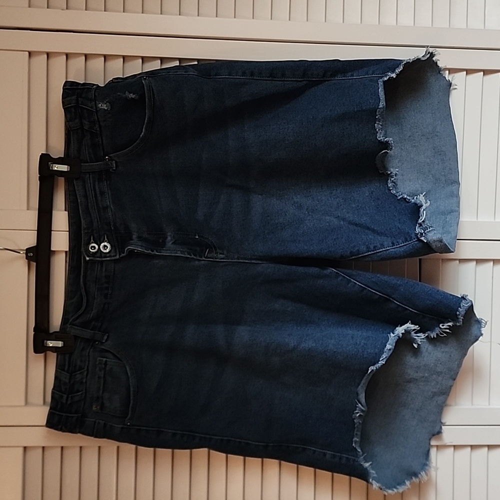 Ashley Stewart Distressed Bermuda Jean shorts Women's Plus Size 22